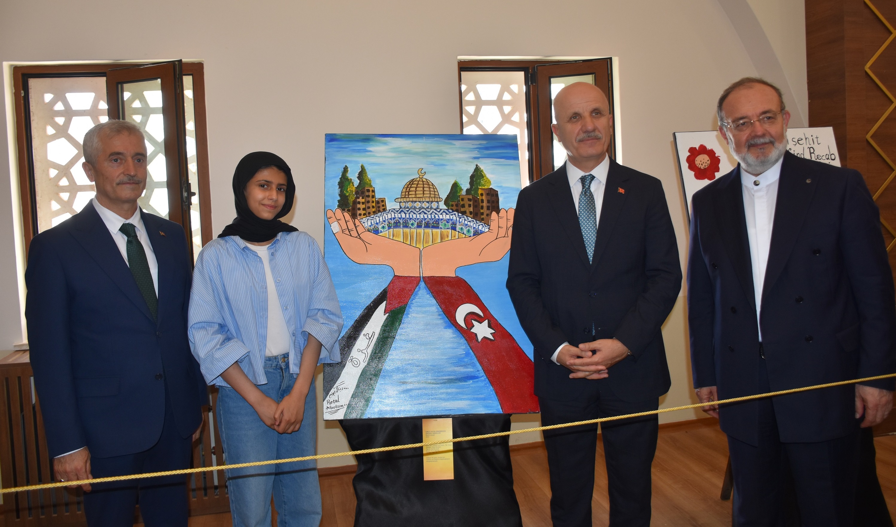 Filistinli ��rencilerin Resimleri, "Millet Camiinde" Sergileniyor