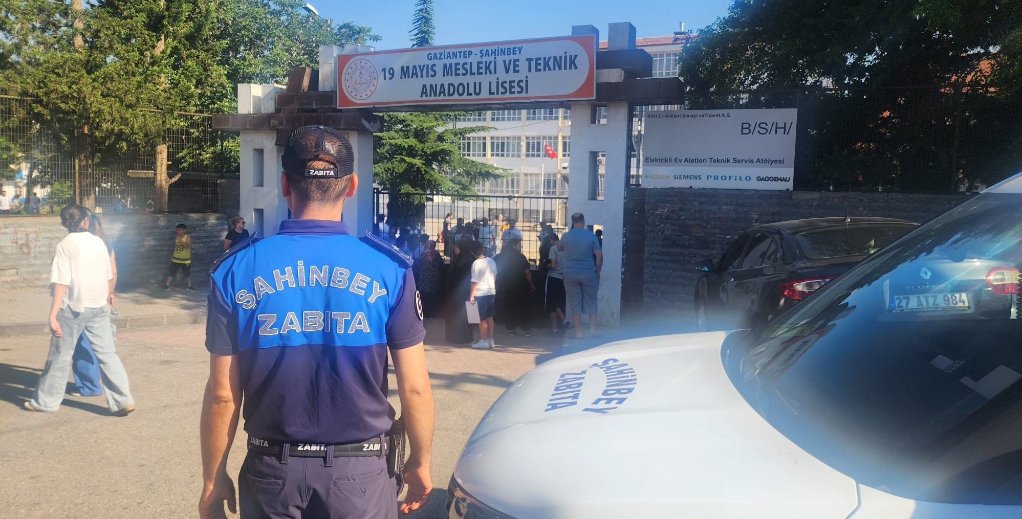 �ahinbey Zab�ta Ekipleri LGS�de ��rencilerin Yan�nda Oldu