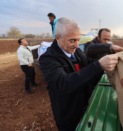 Bakanmz Datt Tohumlar iftilerle Ekti