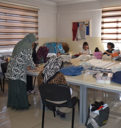 ahinbeyde Kadnlar Hem retiyor Hem Kazanyor