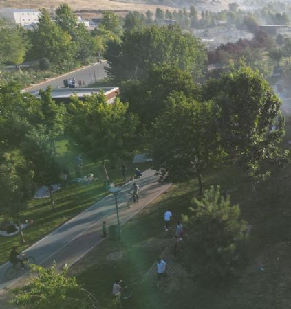 Vatandalar Belediyemizin Parklarnda Serinliyor