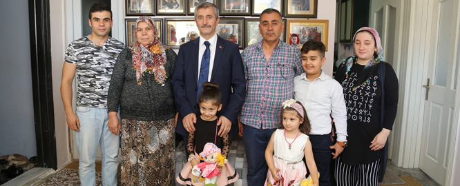 Bakan Tahmazolu, ehit Ailelerini Bayramda Yalnz Brakmad