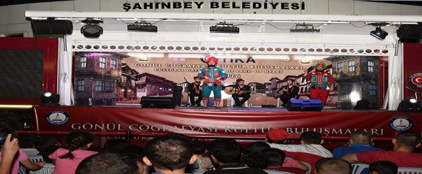 �ahinbey Vatanda�lar� Tika �le E�lendirdi