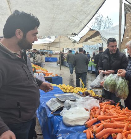 Ba�kan�m�z Semt Pazar� Esnaf�n� Ziyaret Etti