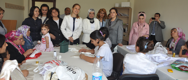 Milletvekili Derya Bakbak, �ahinbey�in Sosyal Tesislerini Gezdi 