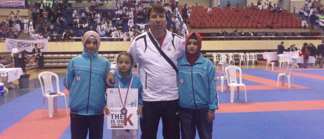 �ahinbey Belediyesi Karate Bayan Tak�m� 3�nc� Oldu