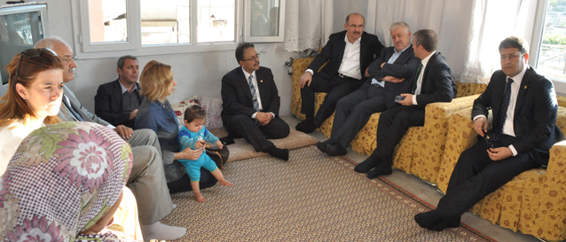 Genel Bakan Yardmcs elik, Tahmazolu le Birlikte Aile Ziyareti Yapt