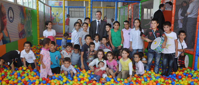 Ba�kan Tahmazo�lu, "�ocuklar�m�z ��in Kapal� �ocuk Oyun Merkezi Yapt�k"