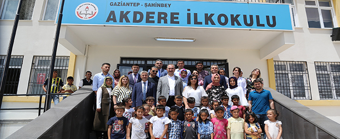 Bakan Gl Ve Bakan Tahmazolu, Karne Gnnde rencileri Yalnz Brakmad