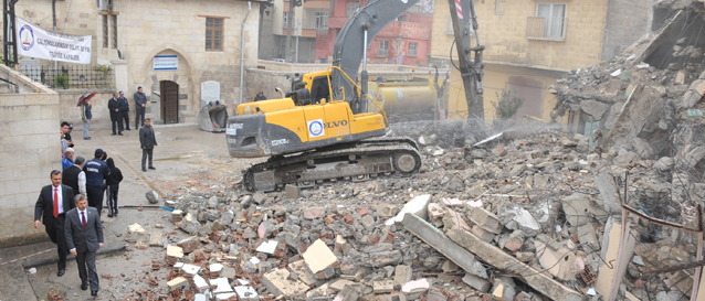 Ba�kan Tahmazo�lu, "Tarihi Dokular�n Etraf�n� A�arak G�n Y�z�ne ��kart�yoruz"