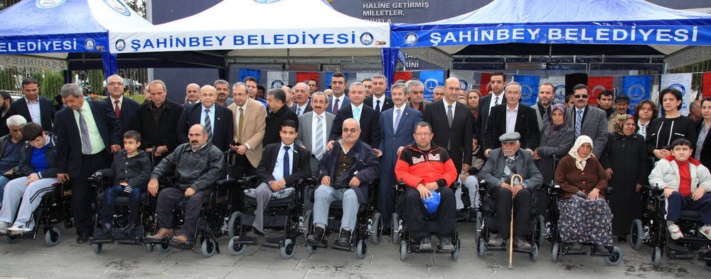 Belediyemiz 667 Engelli Vatandaa Akl Ve Manuel Ara Hediye Etti