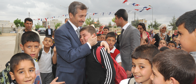 Bakan Tahmazolundan rencilere Futbol Topu Sz