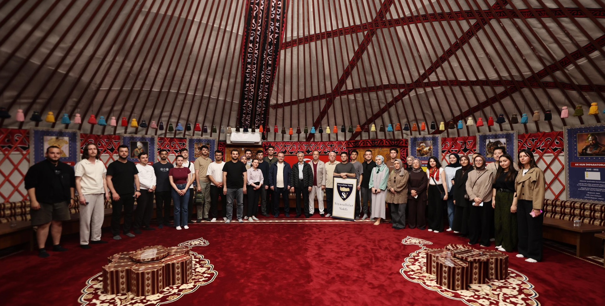 Ba�kan�m�z Ankara �niversitesi ��rencileri �le Biraraya Geldi