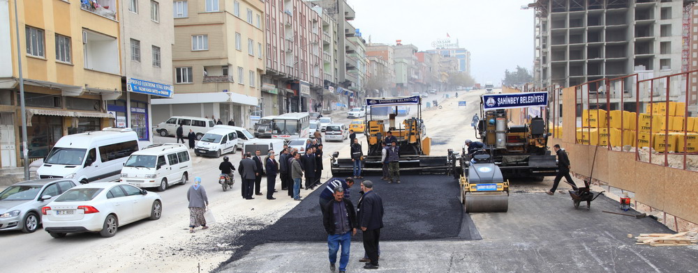 ahinbey Belediyesi zdemirbey Caddesinde Asfaltlama almasna Balad