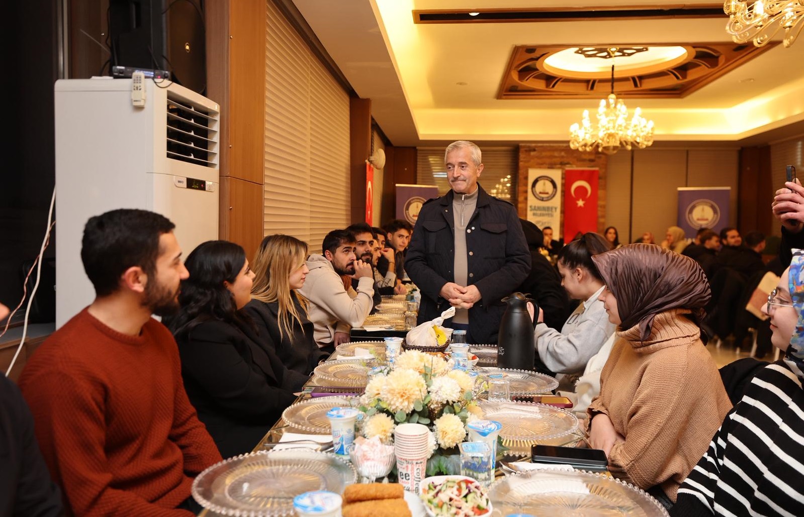 Ba�kan�m�z �ahinbeyli ��rencilerle Elaz��da Bulu�tu