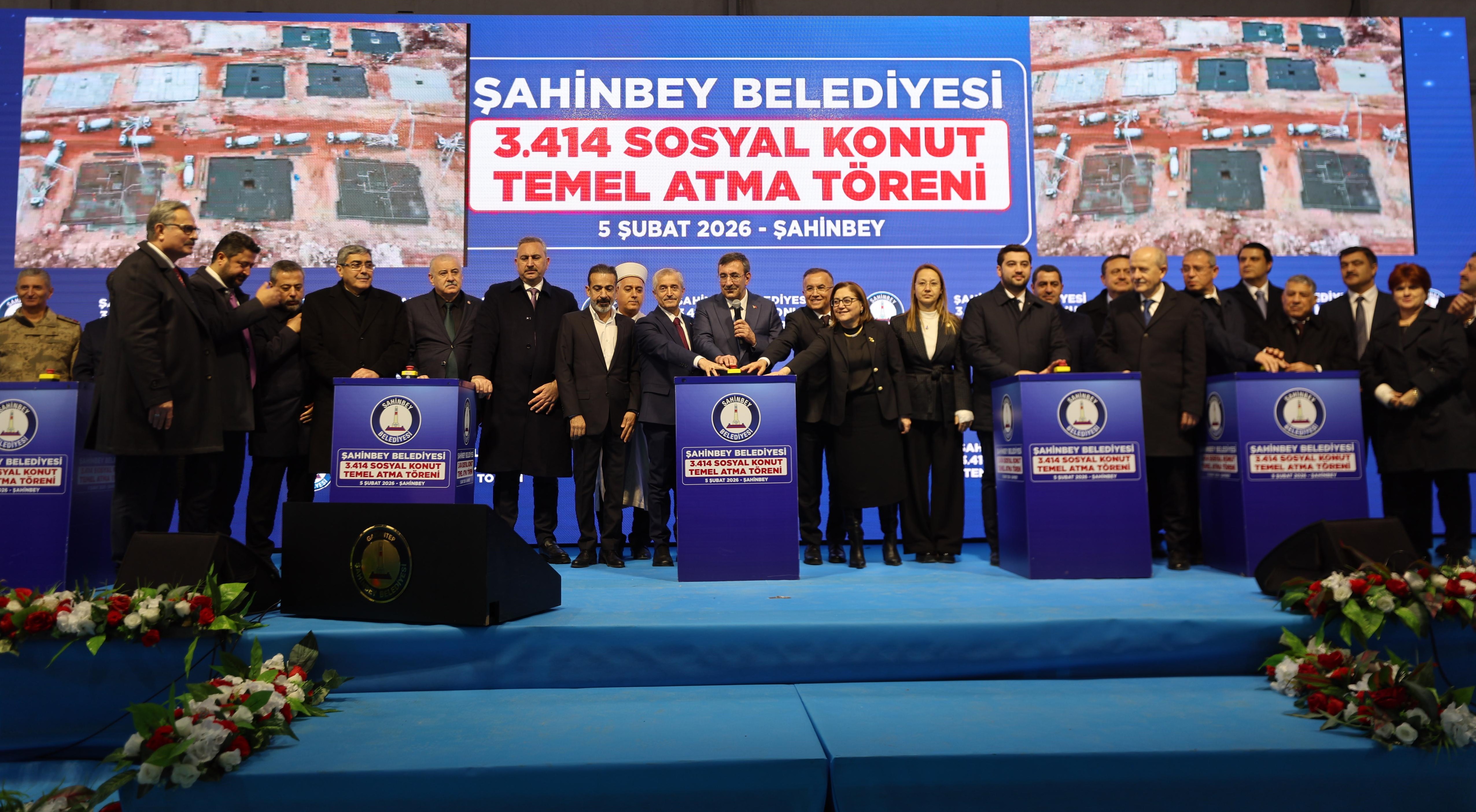 Cumhurba�kan� Yard�mc�s� Cevdet Y�lmaz�dan Konutlar�m�za Tam Not