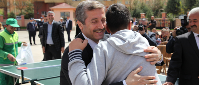 Ba�kan Tahmazo�lu, Otistik E�itim Merkezini Ziyaret Etti