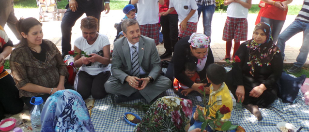 Ba�kan Tahmazo�lu, H�d�rellez Bayram�nda Vatanda�larla Sohbet Etti