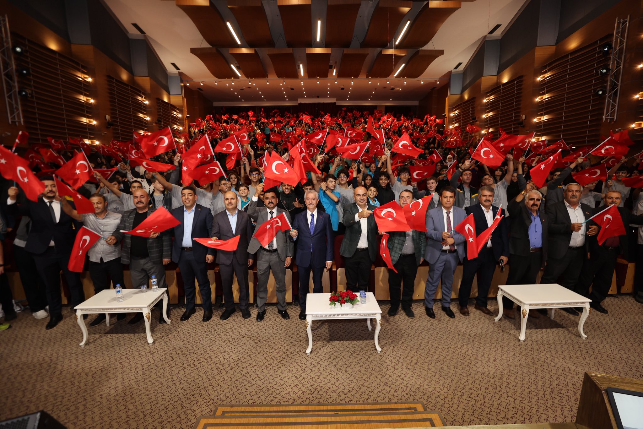 Gazi Torunlar anakkalede Ecdad le Buluuyor