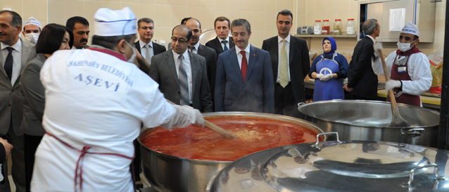 ahinbey Belediyesi Hergn 5300 Kiiye Scak Yemek Ulatryor