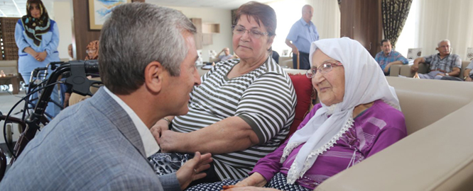 Ba�kan Tahmazo�lu, Bayram �ncesi Ziyaretlerde Bulundu