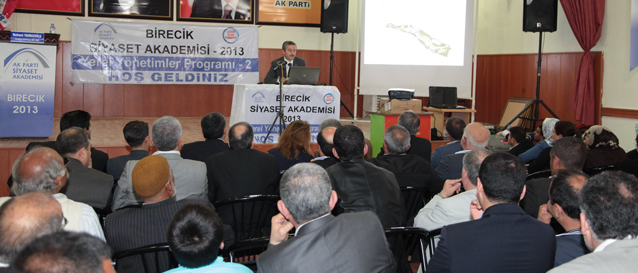 Ba�kan Tahmazo�lu, Birecik Siyaset Akademisi�nde Brifing Verdi