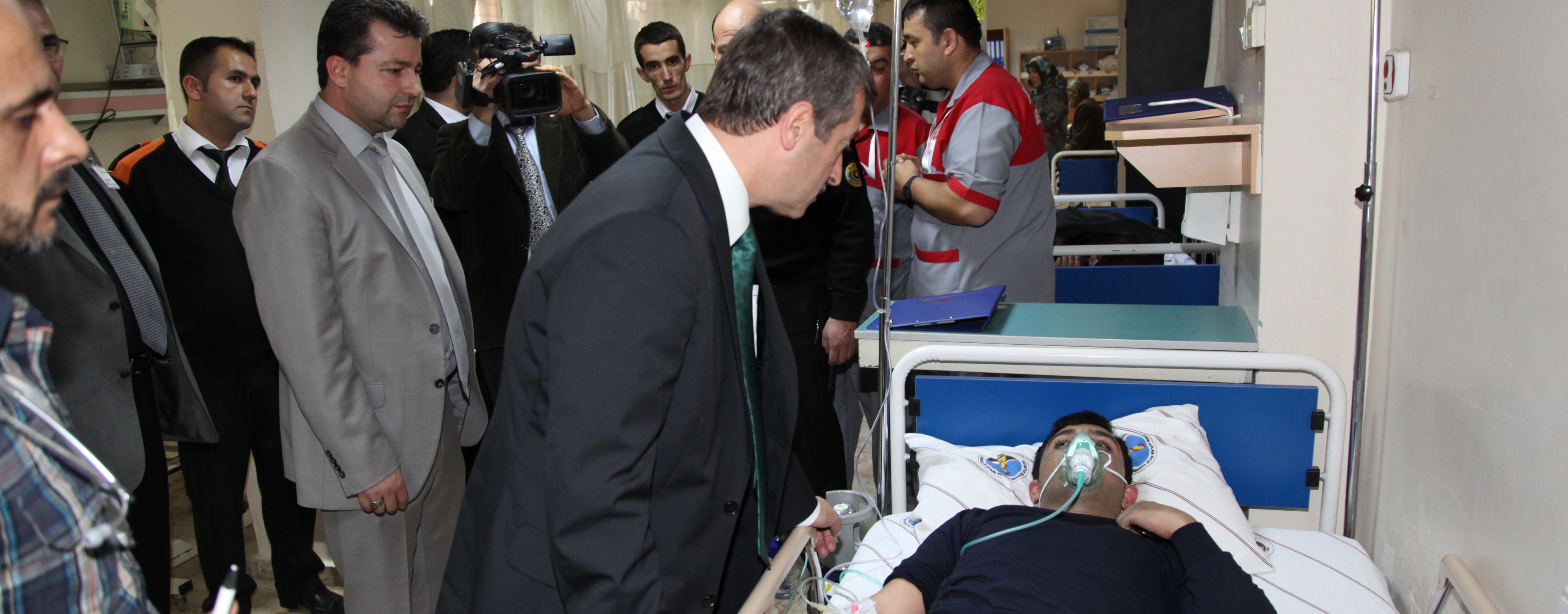 Bakanmz Yarallar Hastanede Ziyaret Ederek Acil ifalar Diledi