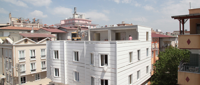 �ahinbey Belediyesi Ruhsata Uygun Olmayan Kat Fazlas�n� Y�kt�