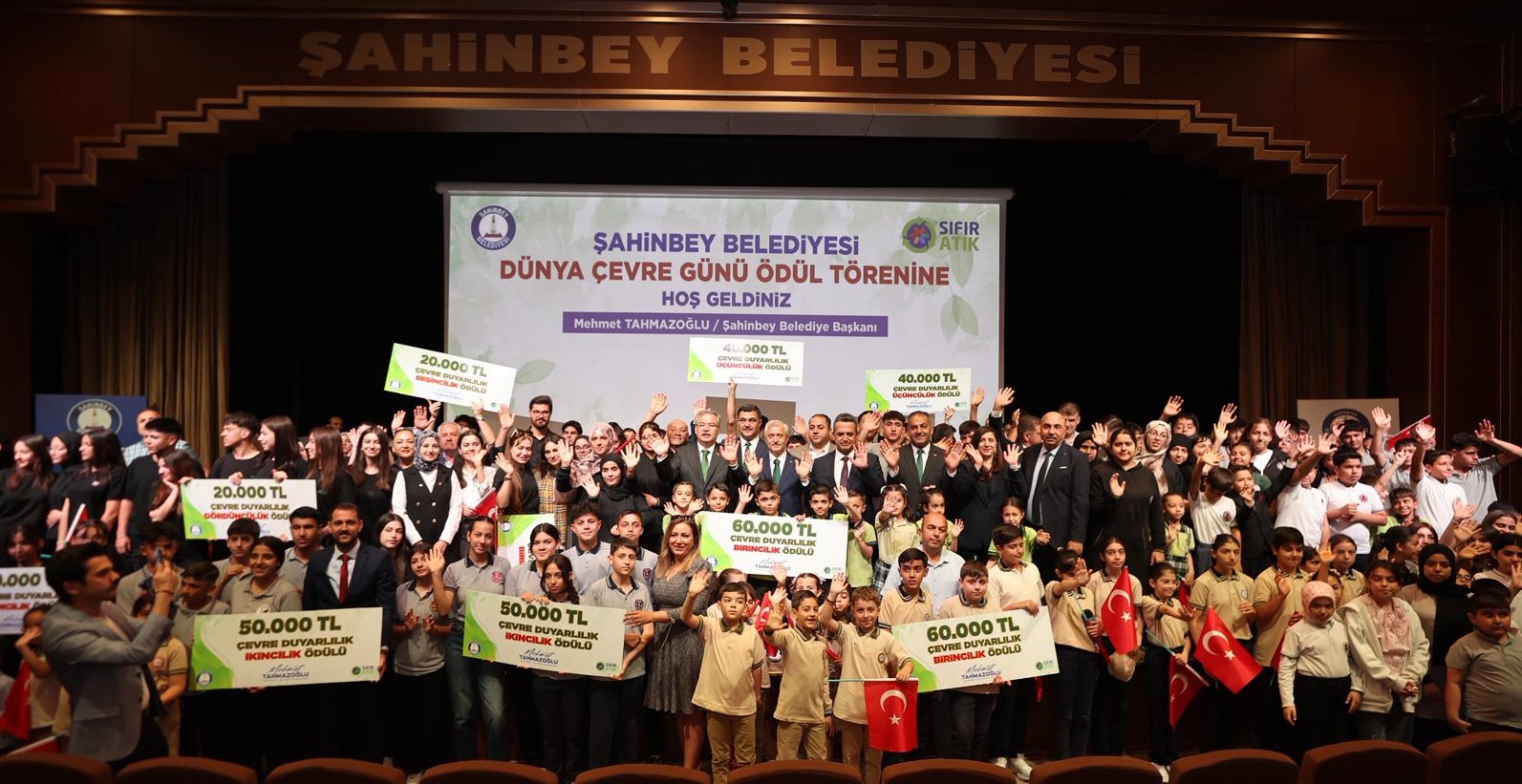 Belediyemizden �evreci Okullara �d�l Ya�muru