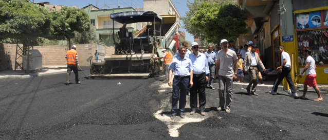 �ahinbey Belediyesi �ki Kolda Birden Asfalt �al��mas� Yap�yor