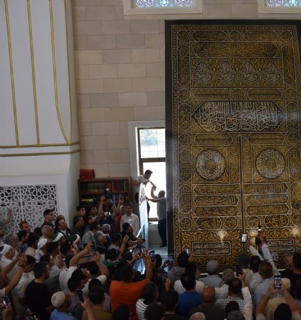 Kabe�nin Kap� �rt�s� Millet Cami Ve K�lliyesi�nde Sergileniyor