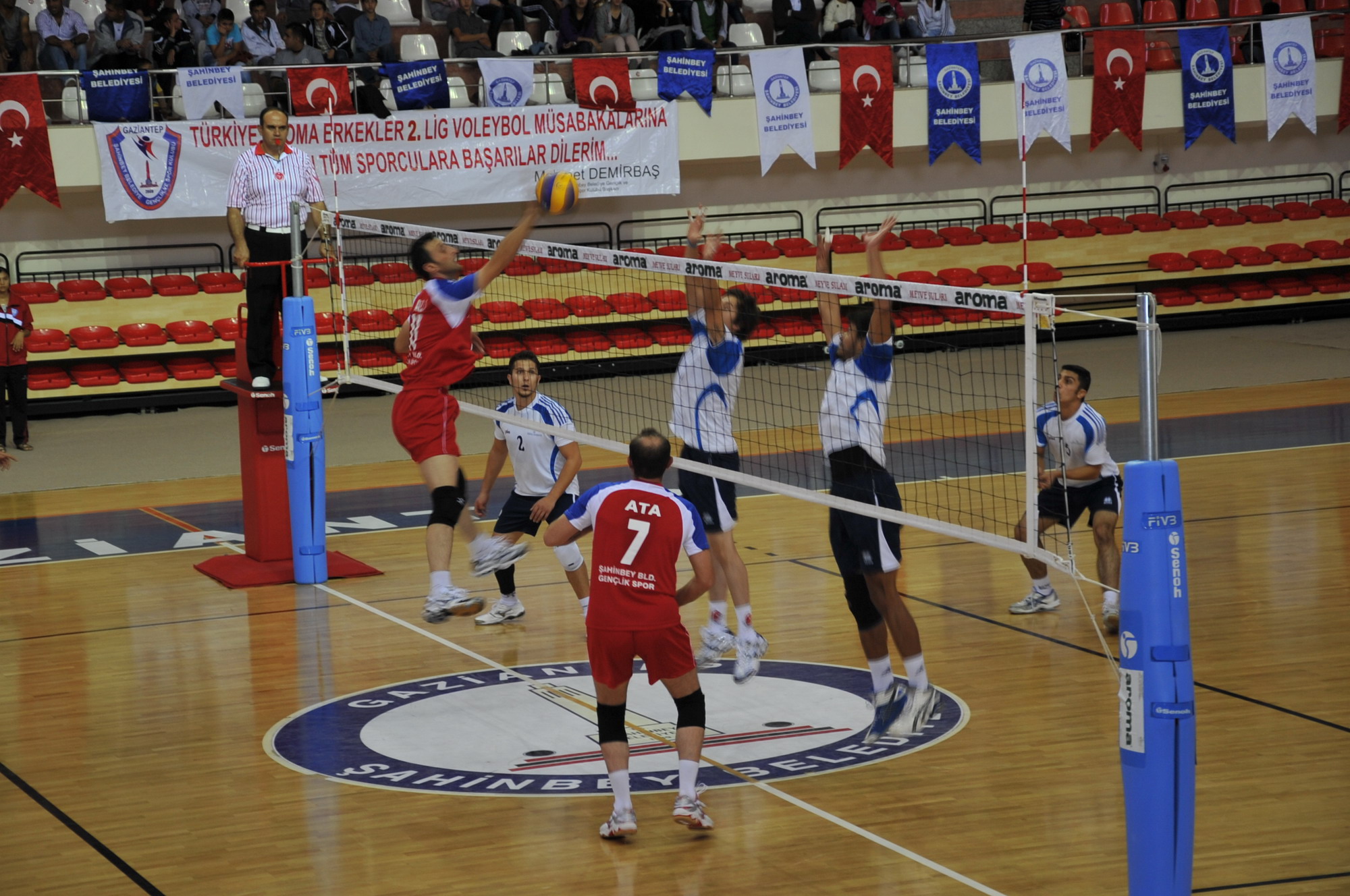 ahinbey Voleybolda 3 Puan Ald