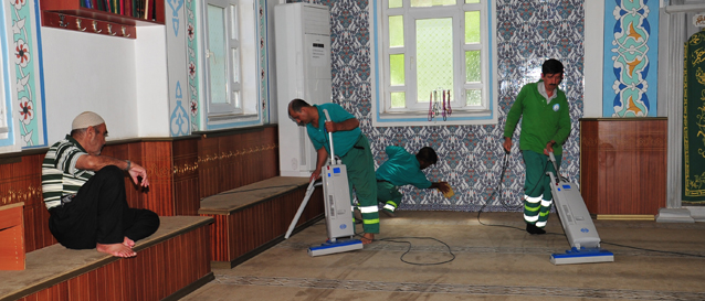 �ahinbey Belediyesi Camileri D�zenli Bir �ekilde Temizliyor