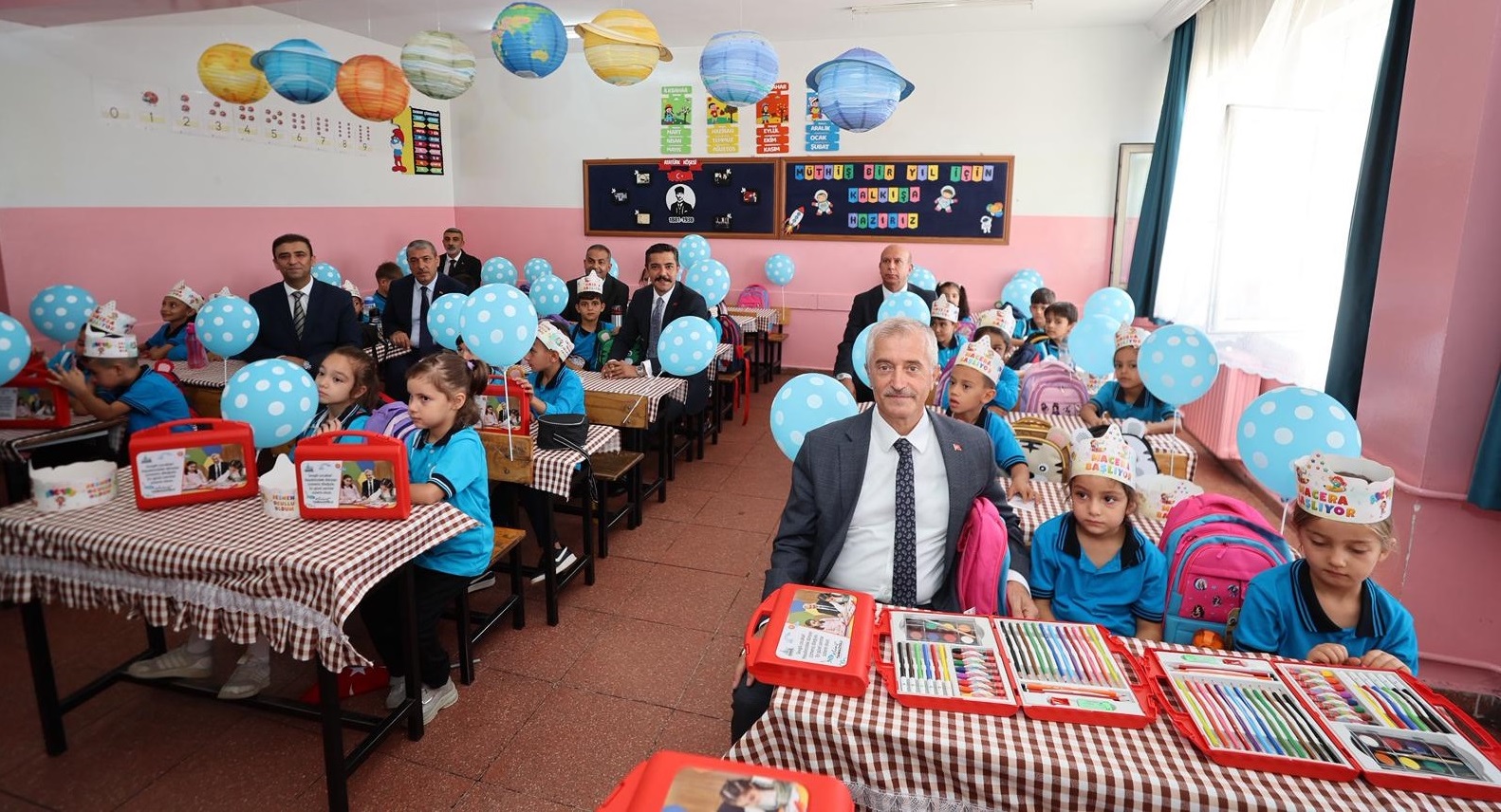 Bakanmzdan rencilere 881.000 Adet Boyama Seti