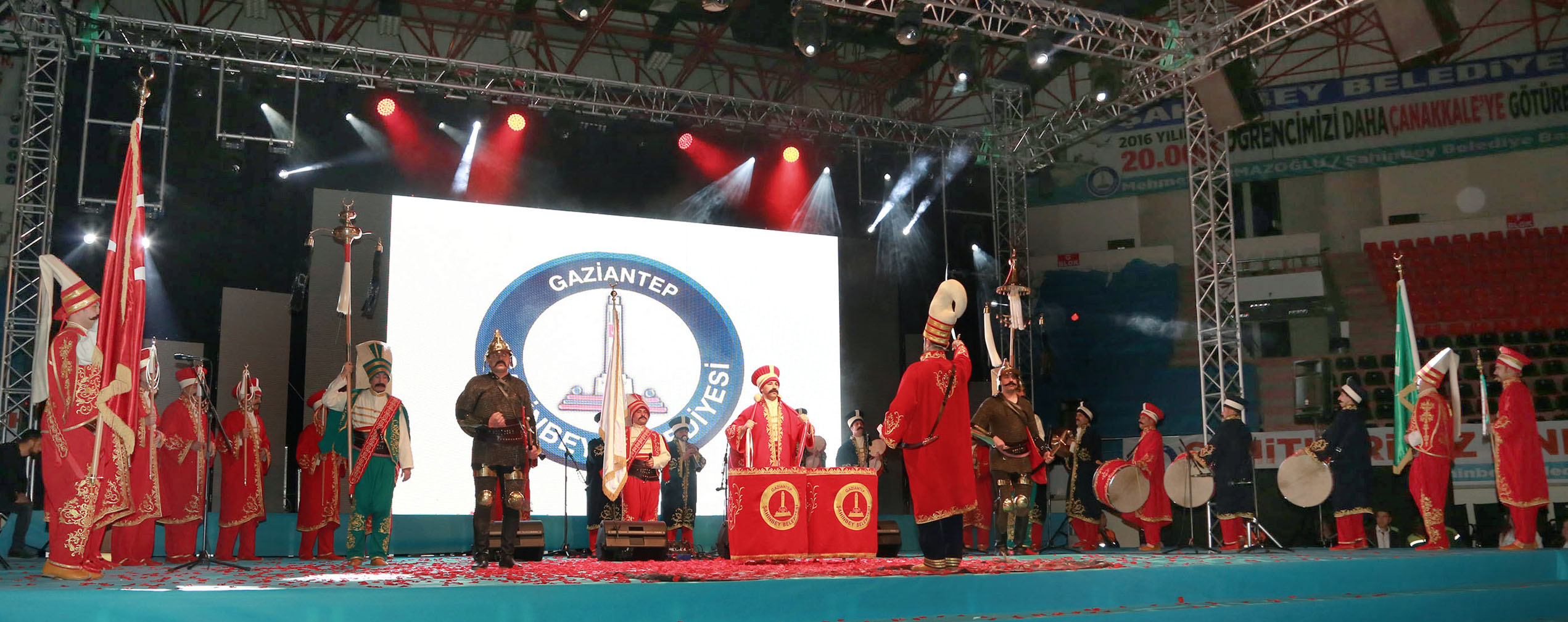 ahinbey Belediyesinin ehitleri Anma Gecesine Binlerce Kii Katld