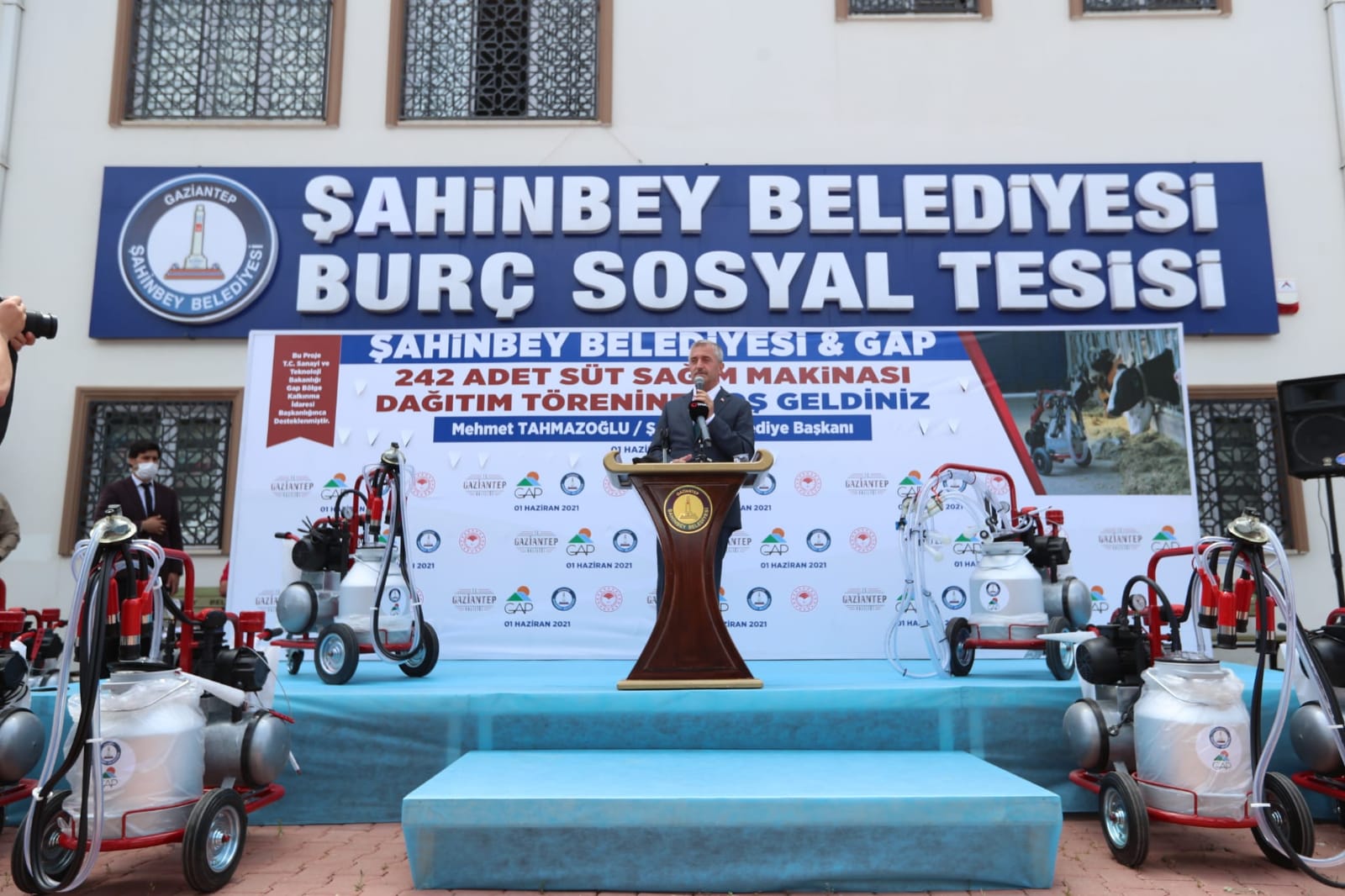 Belediyemizden Hayvan Yetitiricilerine 242 Adet St Sam Makinas