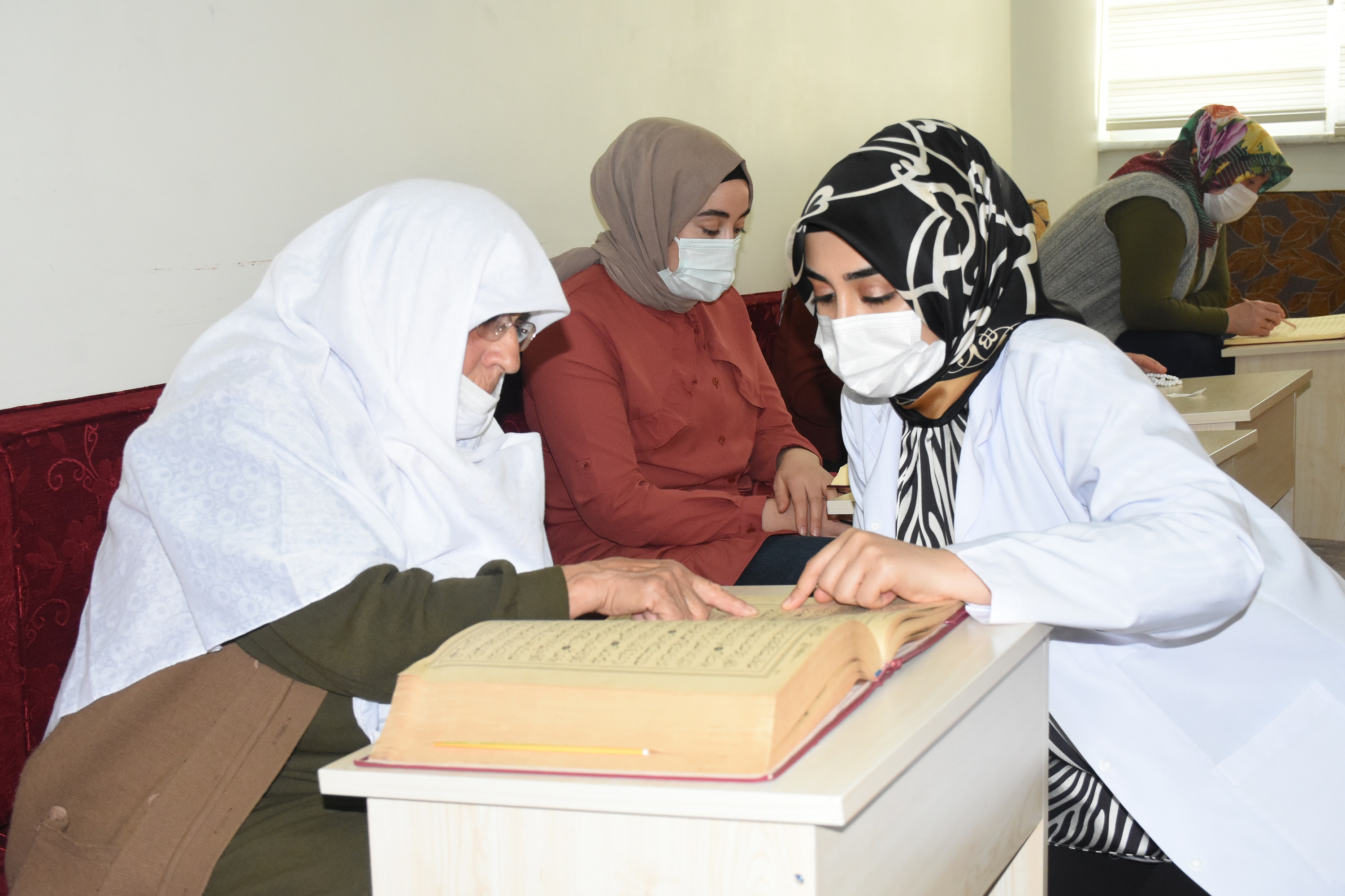 84 Yandaki Hamide Nine Belediyemiz Kurslarnda Kuran-I Kerim rendi