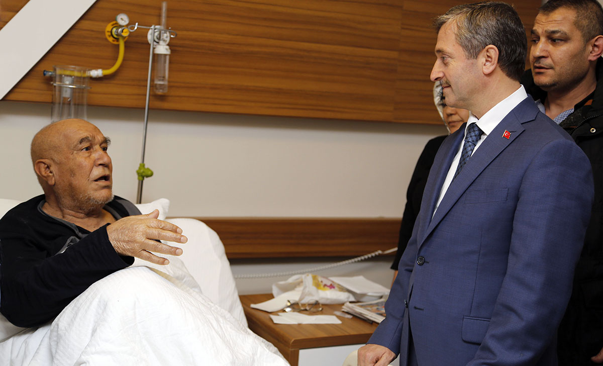 Bakan Tahmazolu Kanser Hastalarn Ziyaret Etti