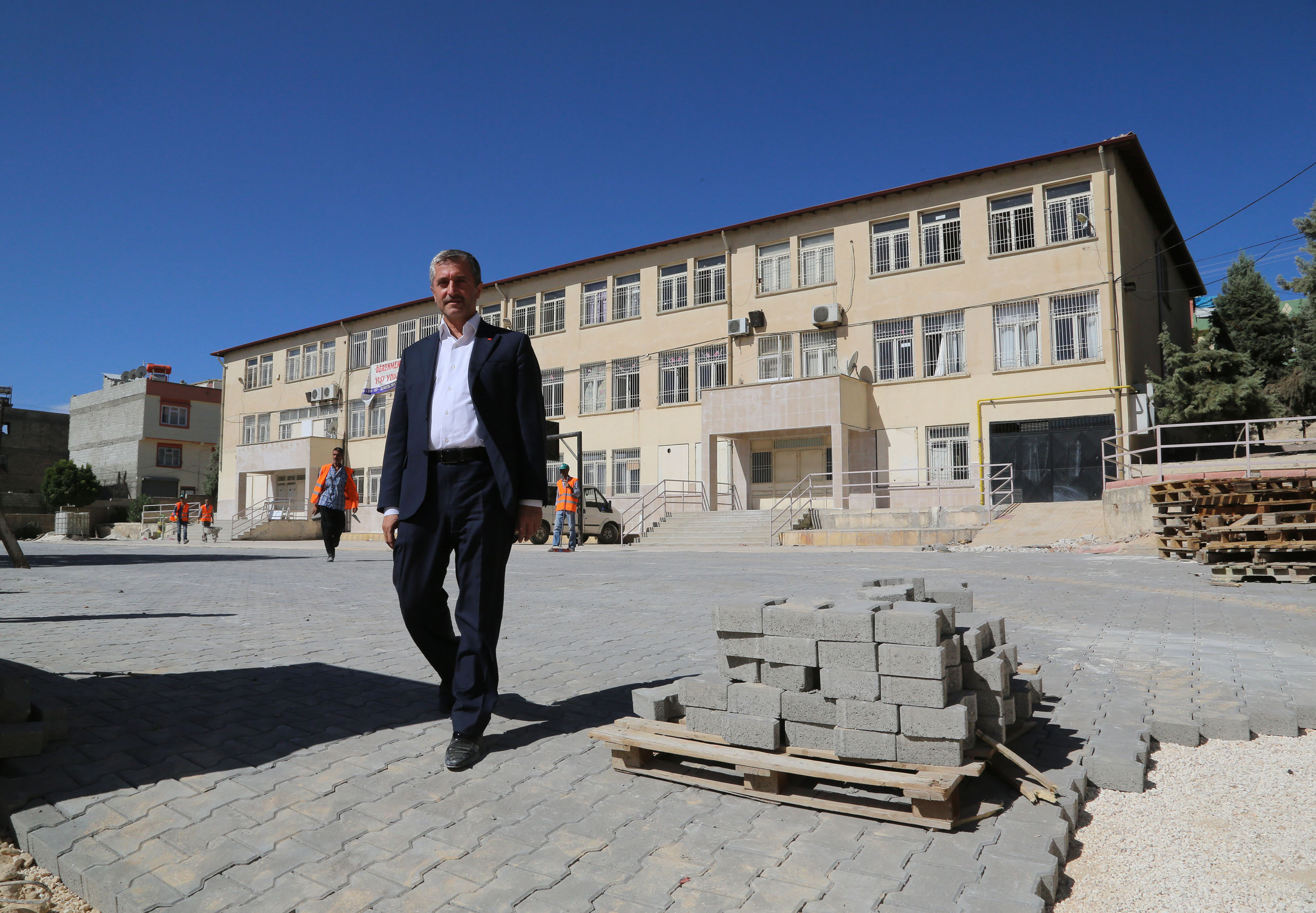 ahinbeyin Okullara Destei Devam Ediyor