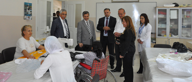 Bitlis Valisi Ve Belediye Ba�kan� �ahinbey Belediyesi Sosyal Tesisleri Gezdi