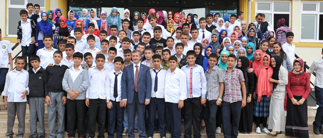 Bakan Tahmazolu, ahinbey Okulunu Ziyaret Ederek rencilerle Sohbet Etti