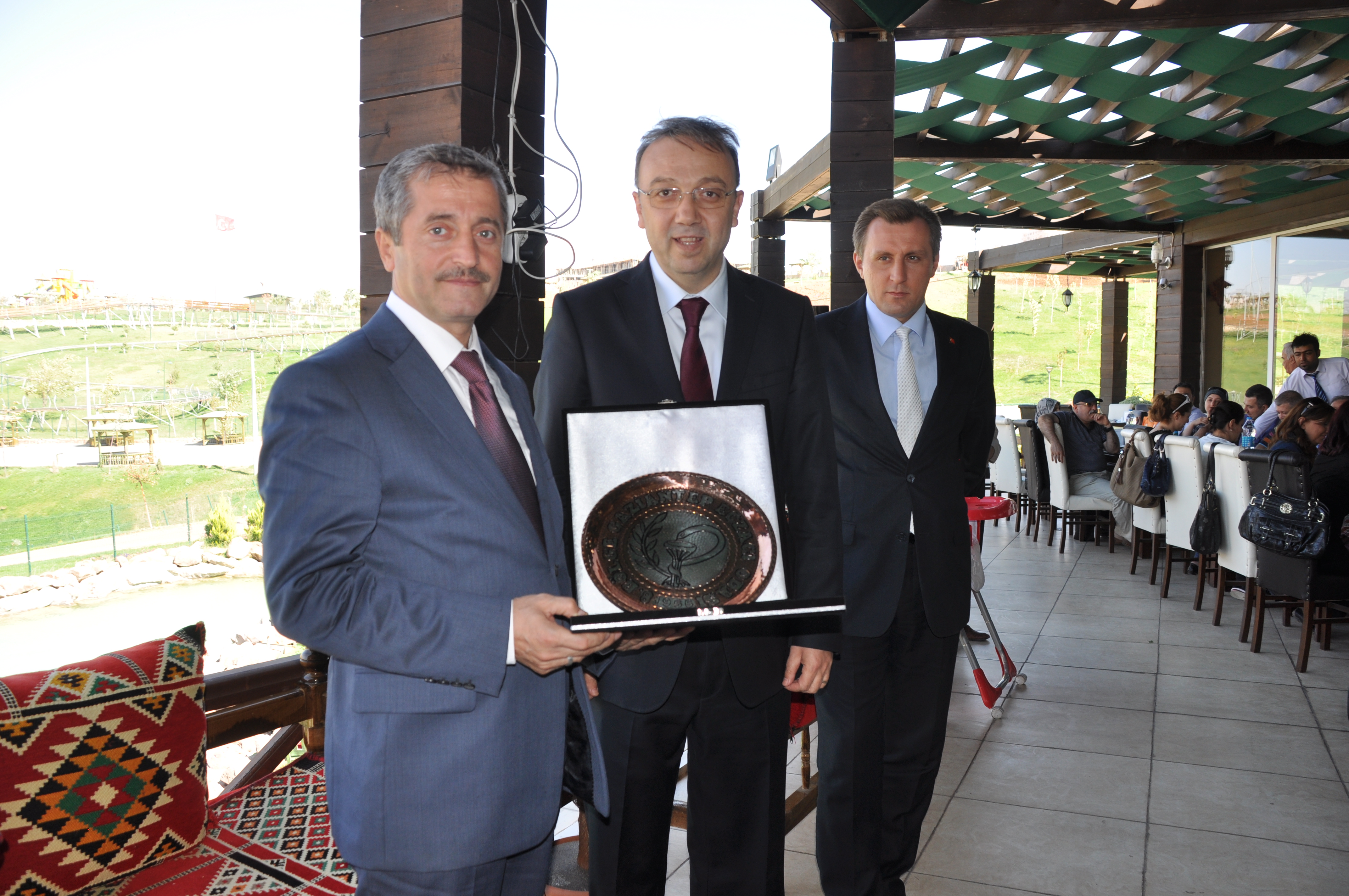 Gaziantep Eczaclar Odas yeleri ahinbey Belediyesinin Hizmetlerini Gezdi