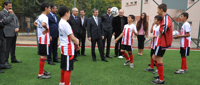 Belediyemiz, Yuvada Kalan �ocuklar� Futbol ve Masa Tenisinde Yeti�tirecek