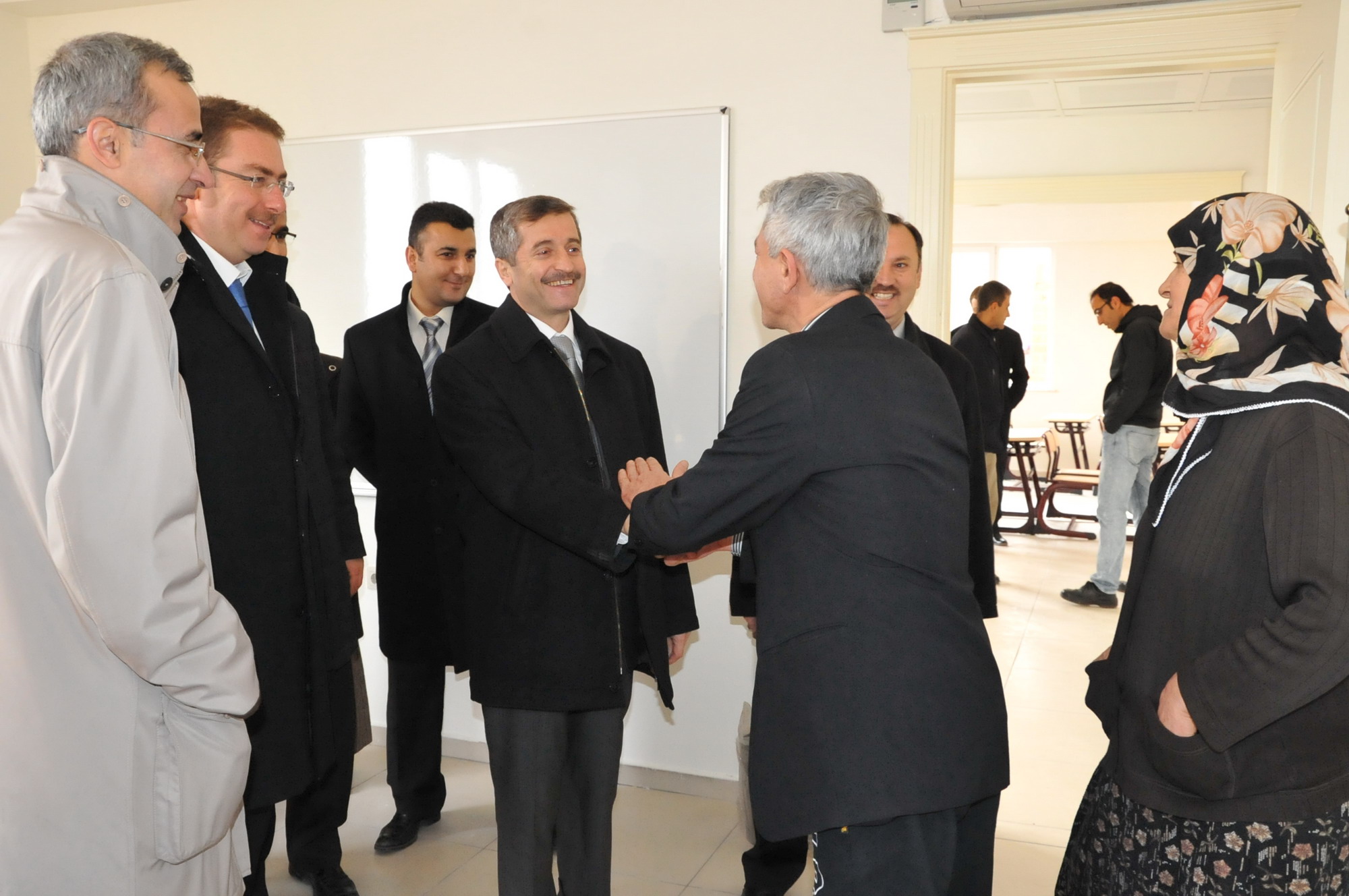 Bakan Tahmazolu Vatandalarla El Ele alyor