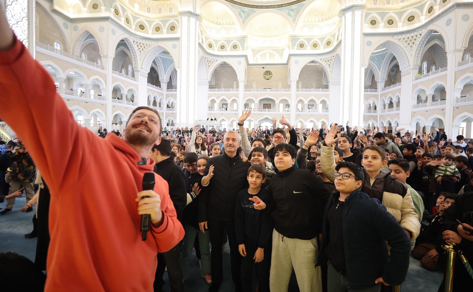 �ocuklar �ahinbey Millet Cami�nde Serta� Abi �le Bulu�tu