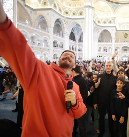 �ocuklar �ahinbey Millet Cami�nde Serta� Abi �le Bulu�tu