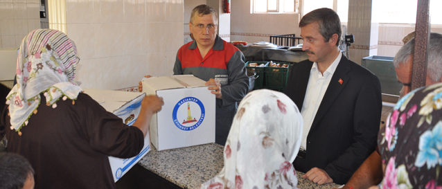 �ahinbey Belediyesi U��aki Vakf�nda Ailelere G�da Paketi Yard�m�nda Bulundu
