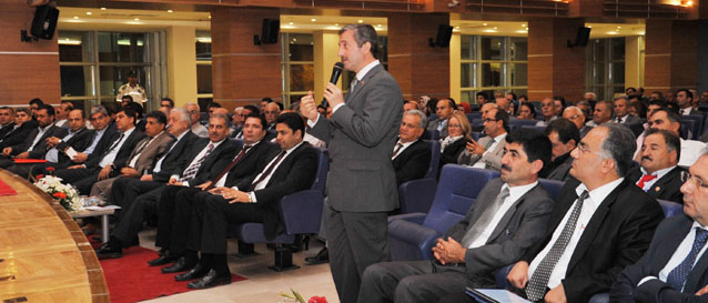 Bakan Tahmazolu, "Eitim Herkesin Birinci ncelii Olmal"