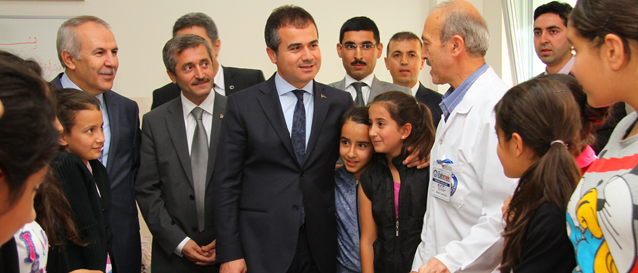 Bakan Suat Kl, ahinbey Belediyesi Yaar Torun Genlik Merkezini Gezdi