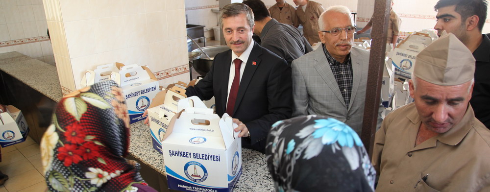 Belediyemiz, Kurban Bayram ncesi 2088 Aileye Et Datm Yapt
